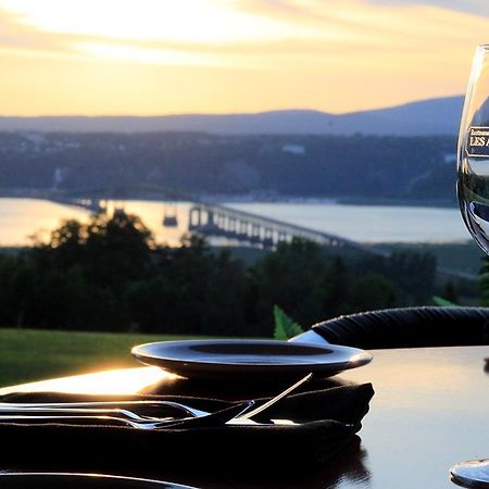 Les Ancetres Auberge & Restaurant St-Pierre-de-l'Île-d'Orléans 외부 사진
